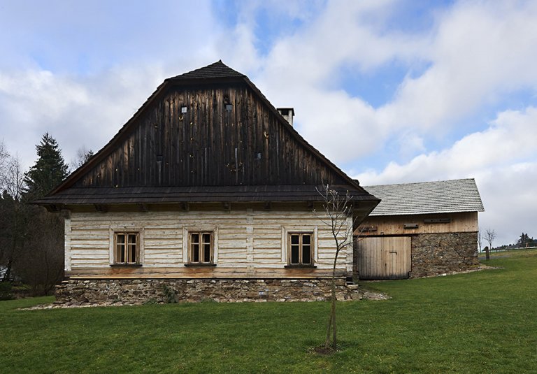 Rekonstrukce památkově chráněné roubenky z roku 1740