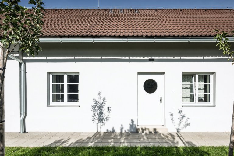 Rekonstrukce stoletého rodinného domu se stodolou