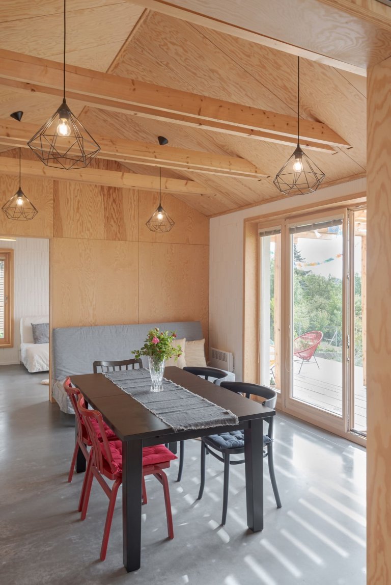 Rekreační domek vdechl zapomenuté zahradě nový život