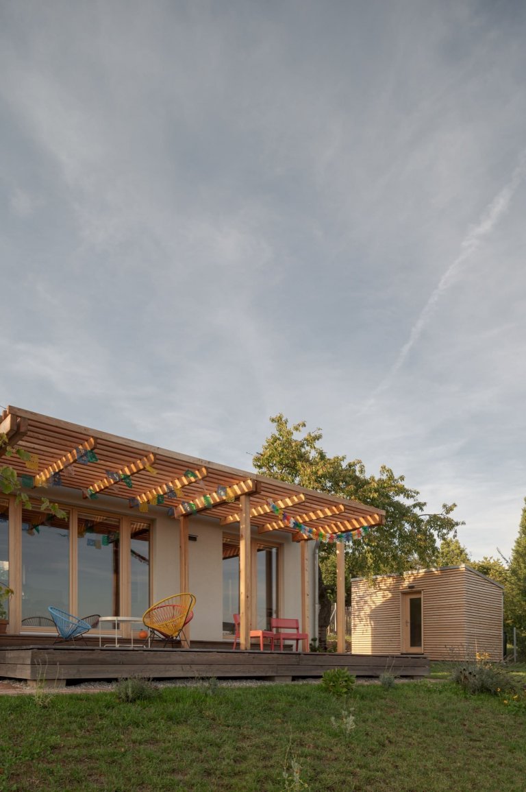 Rekreační domek vdechl zapomenuté zahradě nový život