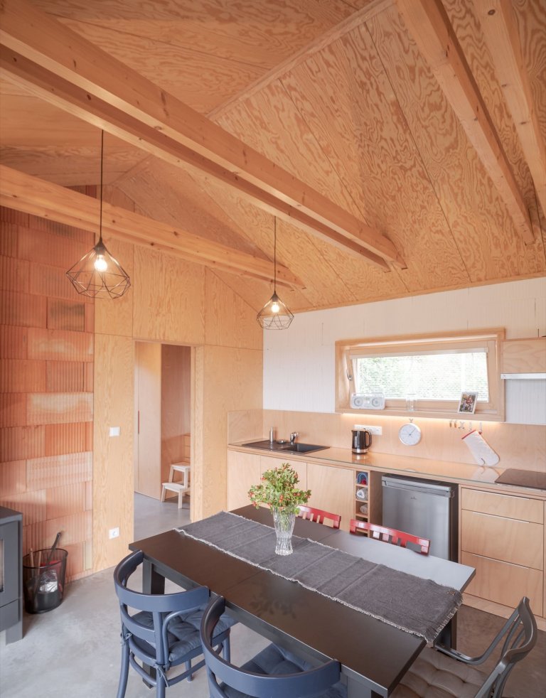 Rekreační domek vdechl zapomenuté zahradě nový život