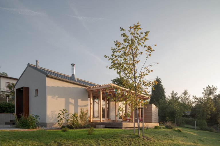 Rekreační domek vdechl zapomenuté zahradě nový život