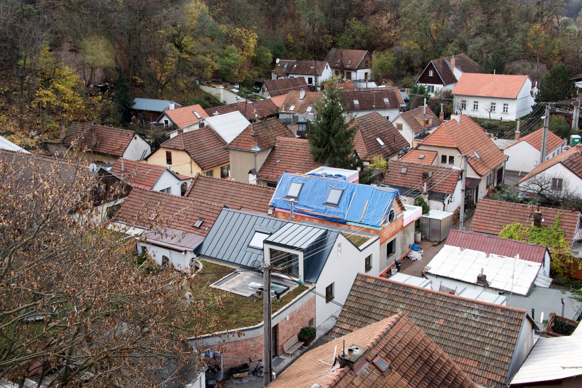 Rodinný dům na dně zavřeného lomu