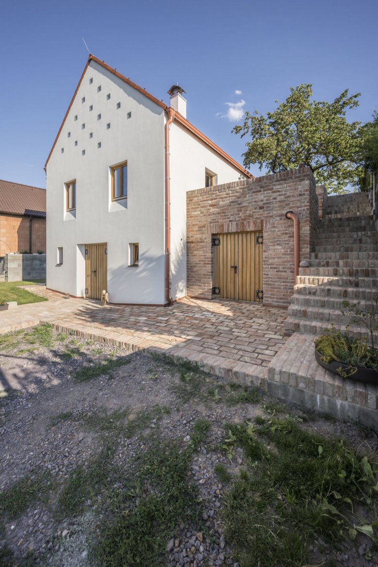 Rodinný dům uprostřed starodávných sklepů