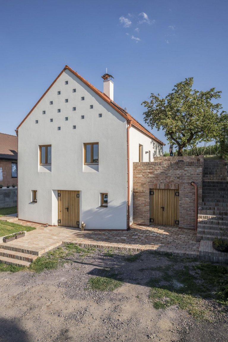 Rodinný dům uprostřed starodávných sklepů