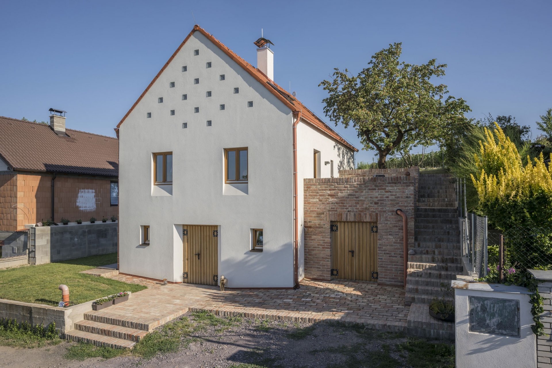 Rodinný dům uprostřed starodávných sklepů