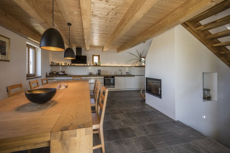 Rodinný dům uprostřed starodávných sklepů