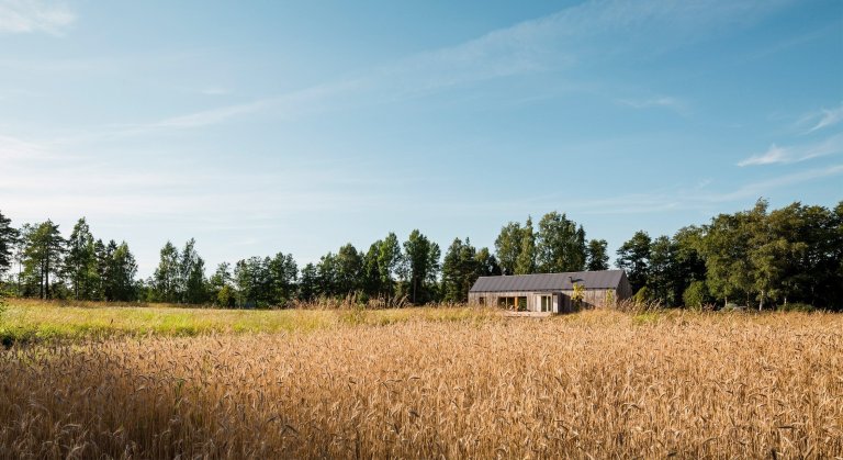 Skvěle řešená finská dřevostavba u jezera