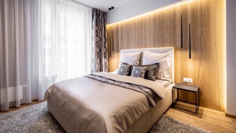 Tmavší barvy v interiéru? Inspirací je byt v Rezidenci Waltrovka