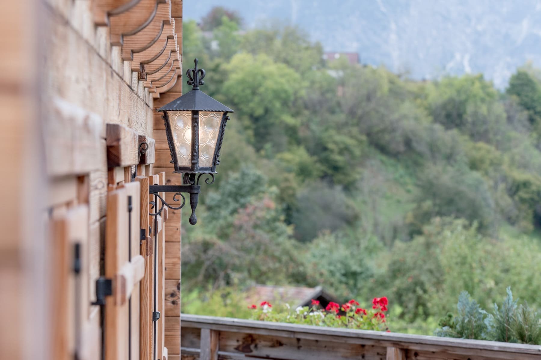 Tradiční alpská roubenka s moderní tváří