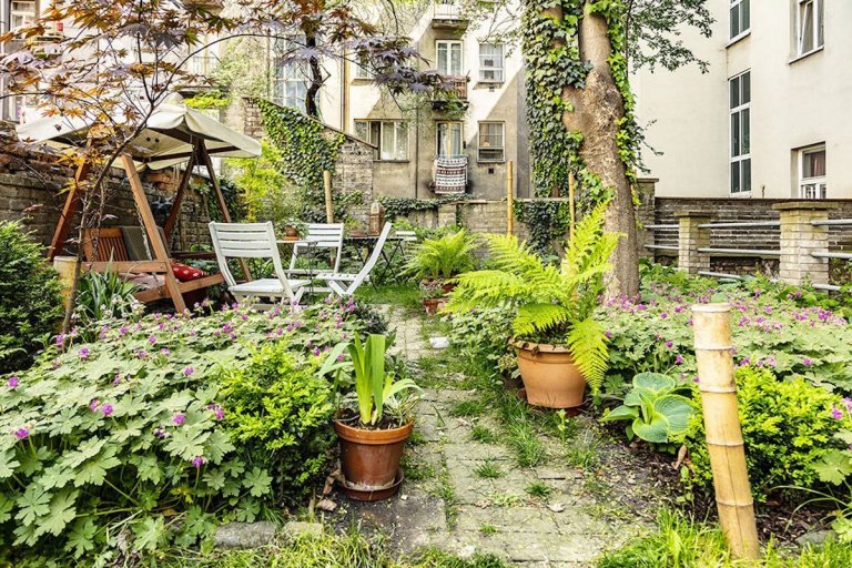 Venkov i exotika v pražském činžovním domě