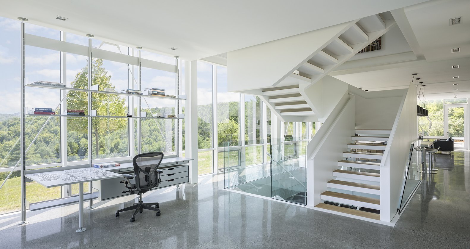 Zajímavý rodinný dům zasazený do svahu