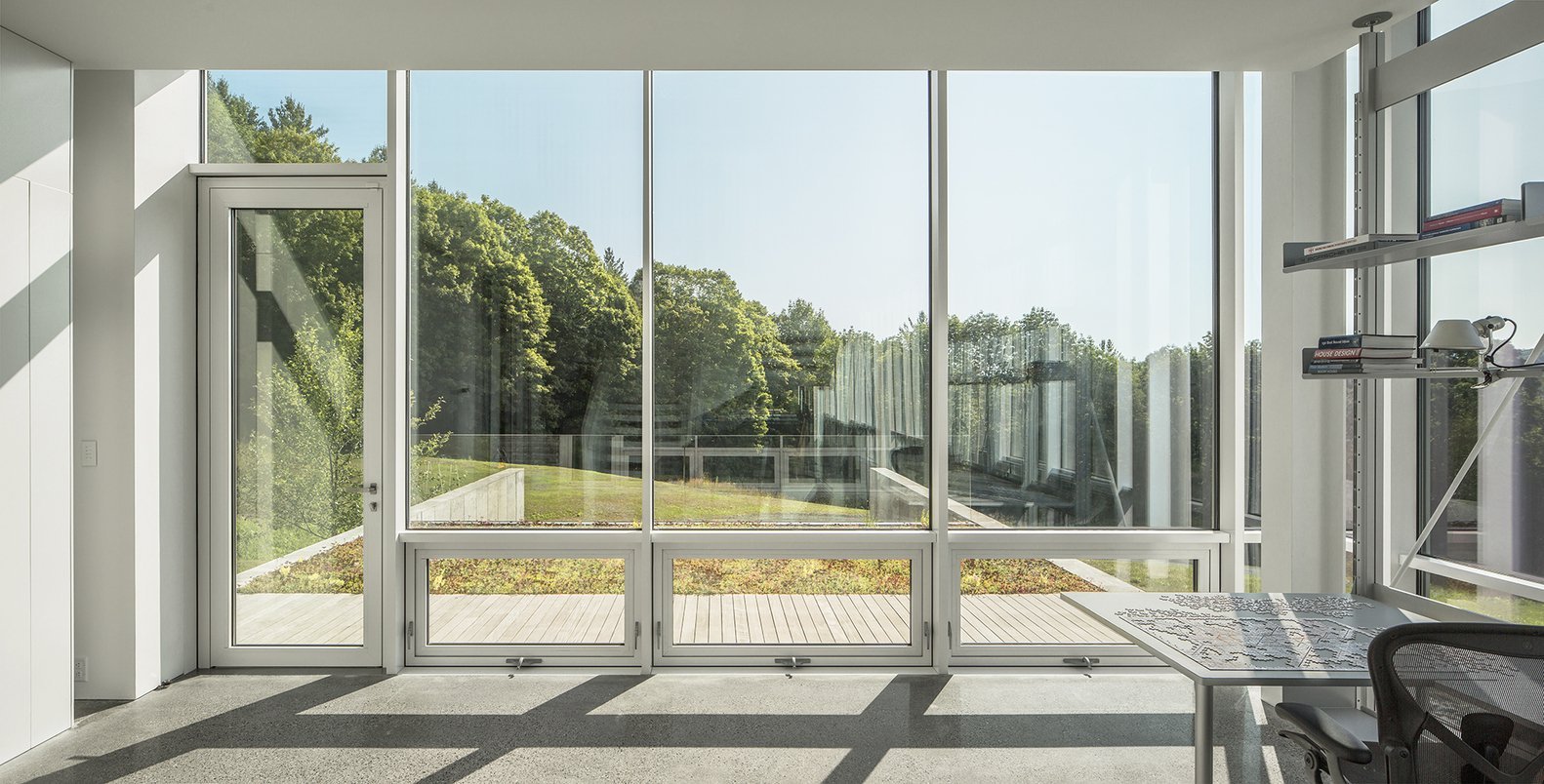 Zajímavý rodinný dům zasazený do svahu