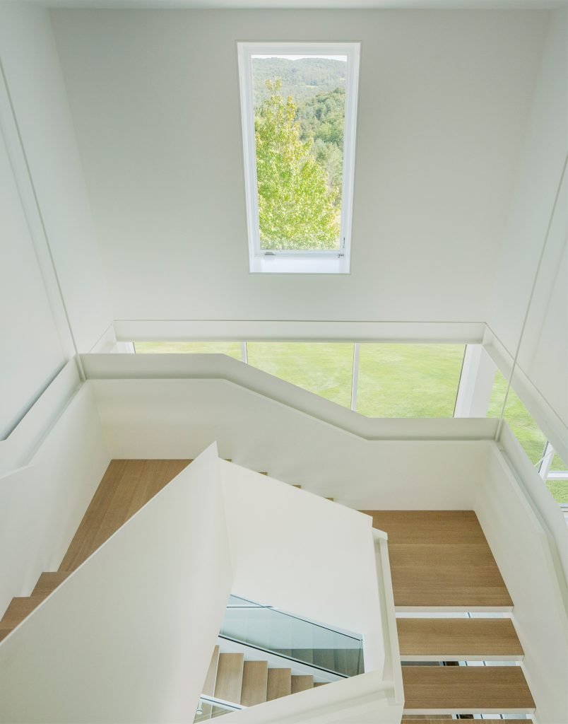 Zajímavý rodinný dům zasazený do svahu