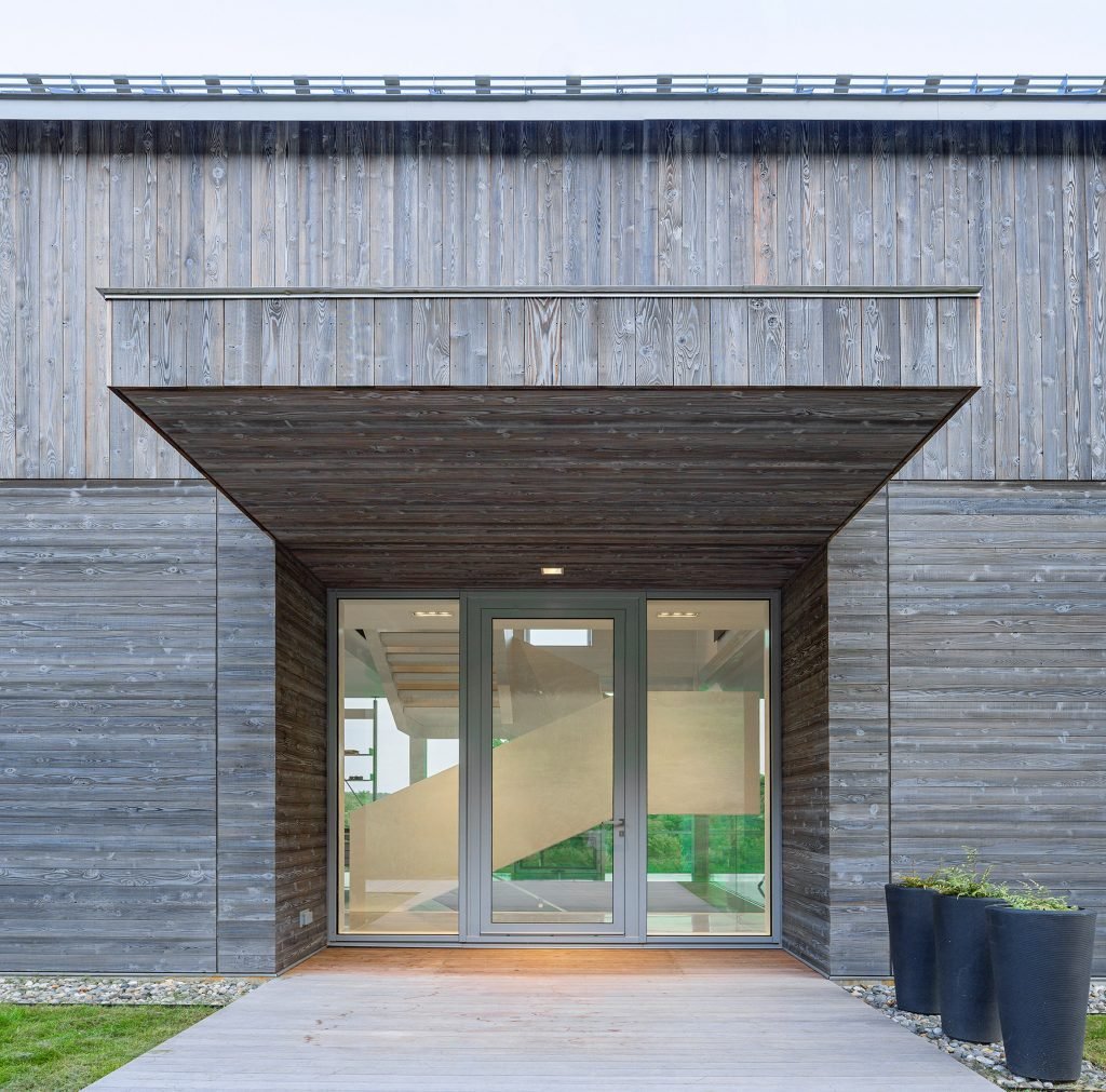 Zajímavý rodinný dům zasazený do svahu