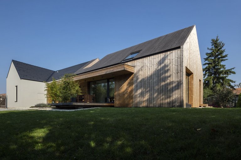 Ze starého stavení má moderní venkovský dům