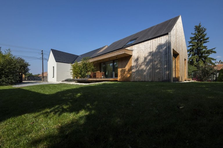 Ze starého stavení má moderní venkovský dům