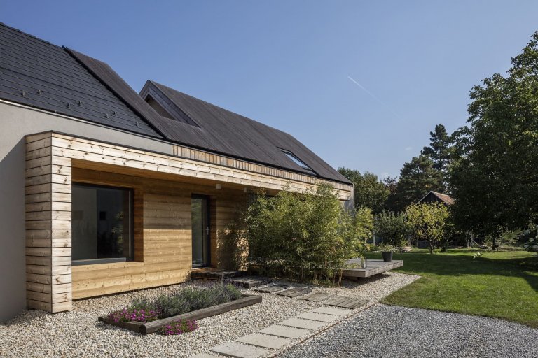 Ze starého stavení má moderní venkovský dům