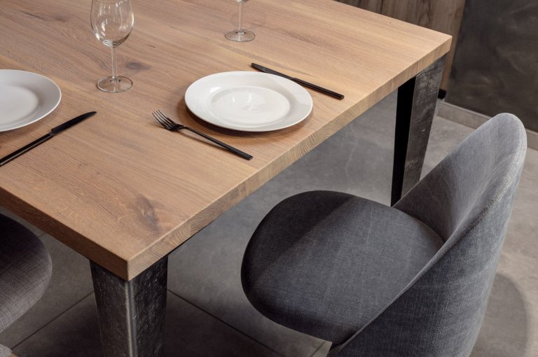 Kvalitní dřevo je základem kvalitního kusu nábytku.

Odebíráme pouze vysoce kvalitní dřevo od našich osvědčených dodavatelů a našemu přísnému dohledu…