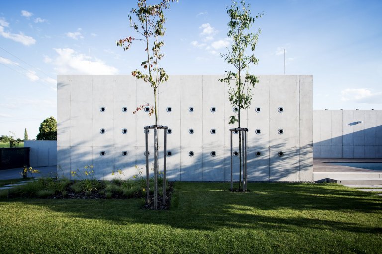 Zahradní pavilon byl realizován jako 2. etapa&nbsp;rodinného domu v&nbsp;Olomouci - Slavoníně. Pavilon je umístěn na jižní hranici pozemku a zakončuje pohled z…