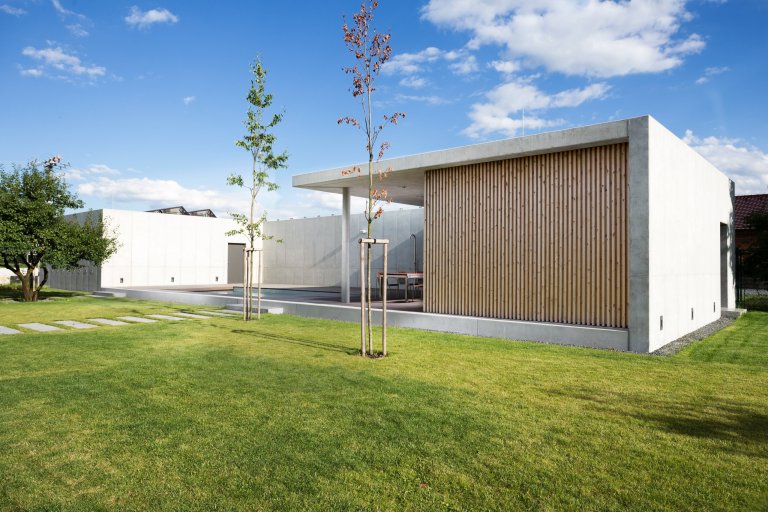 Zahradní pavilon byl realizován jako 2. etapa&nbsp;rodinného domu v&nbsp;Olomouci - Slavoníně. Pavilon je umístěn na jižní hranici pozemku a zakončuje pohled z…