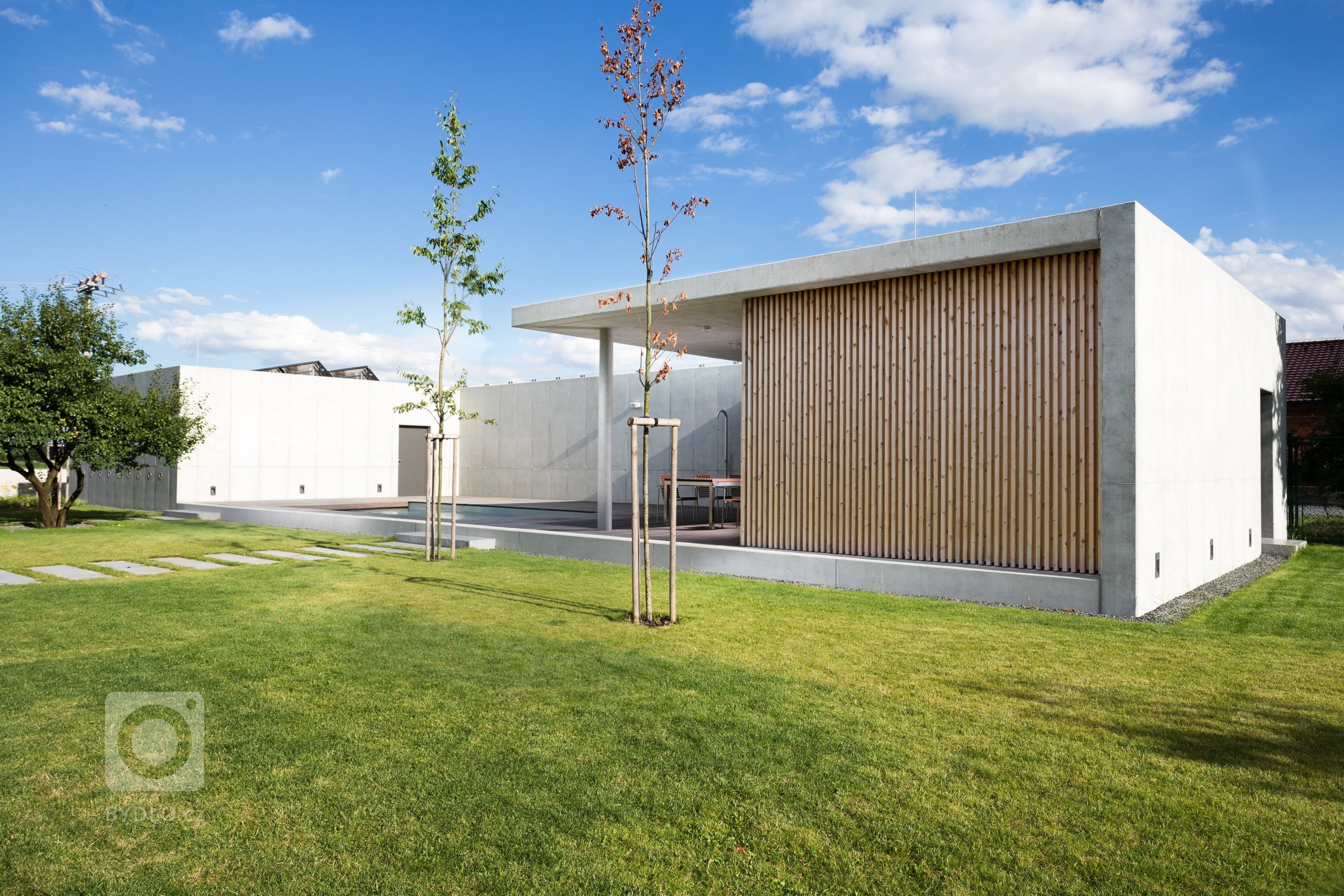 Zahradní pavilon byl realizován jako 2. etapa&nbsp;rodinného domu v&nbsp;Olomouci - Slavoníně. Pavilon je umístěn na jižní hranici pozemku a zakončuje pohled z…