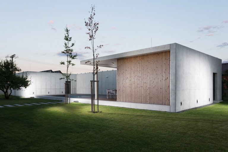 Zahradní pavilon byl realizován jako 2. etapa&nbsp;rodinného domu v&nbsp;Olomouci - Slavoníně. Pavilon je umístěn na jižní hranici pozemku a zakončuje pohled z…