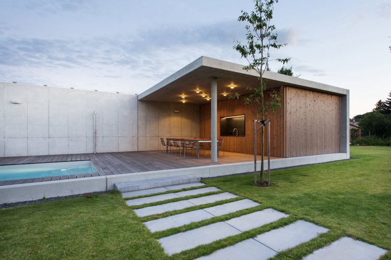 Zahradní pavilon byl realizován jako 2. etapa&nbsp;rodinného domu v&nbsp;Olomouci - Slavoníně. Pavilon je umístěn na jižní hranici pozemku a zakončuje pohled z…