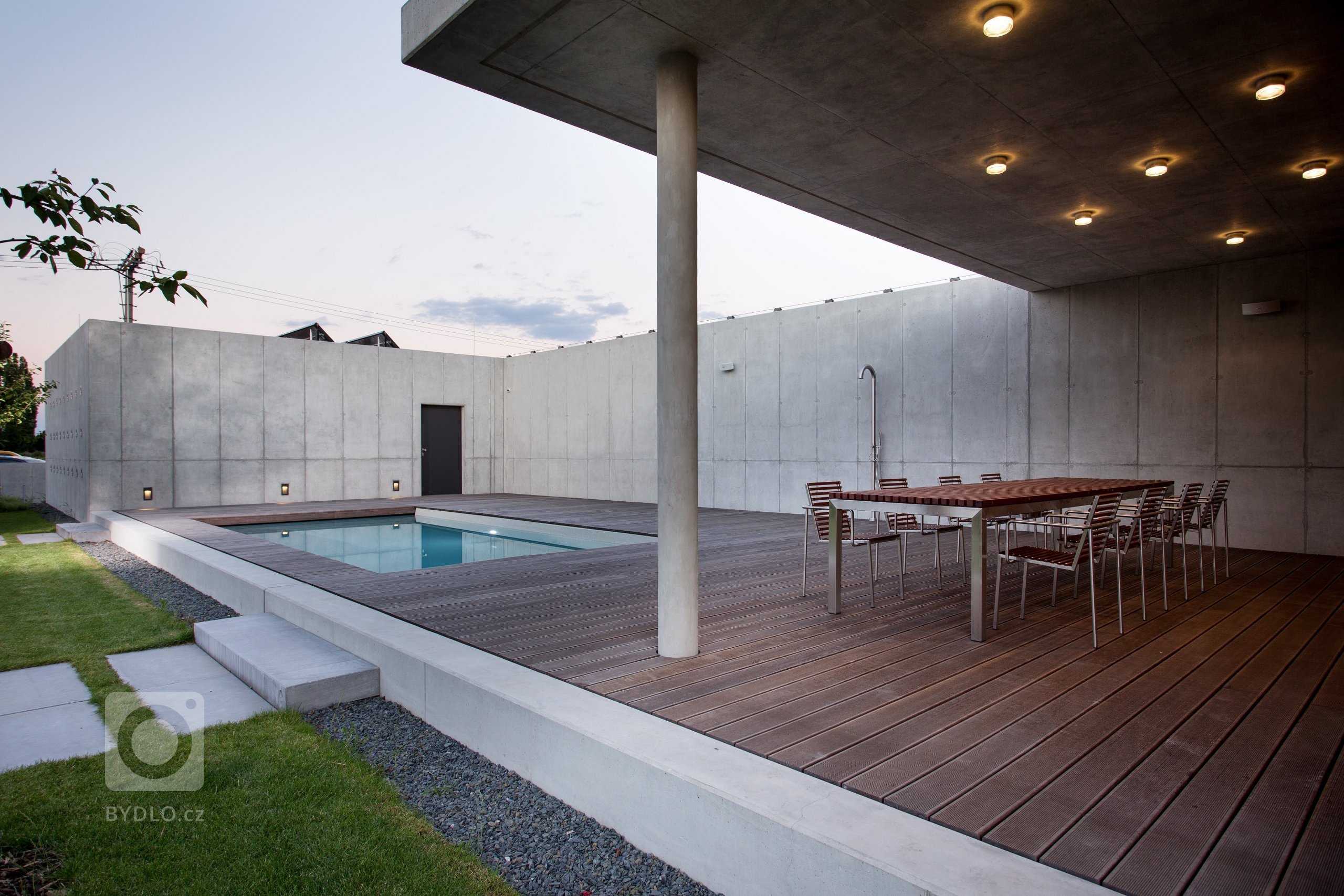 Zahradní pavilon byl realizován jako 2. etapa&nbsp;rodinného domu v&nbsp;Olomouci - Slavoníně. Pavilon je umístěn na jižní hranici pozemku a zakončuje pohled z…