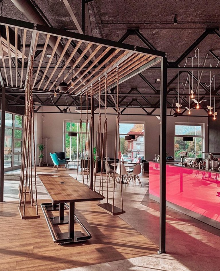 Projekt kavárny Pink Café je zrealizován podle designové studie, na které jsem se podílel společně s&nbsp;architektonickou kanceláří Siadesign. Kavárna je v…