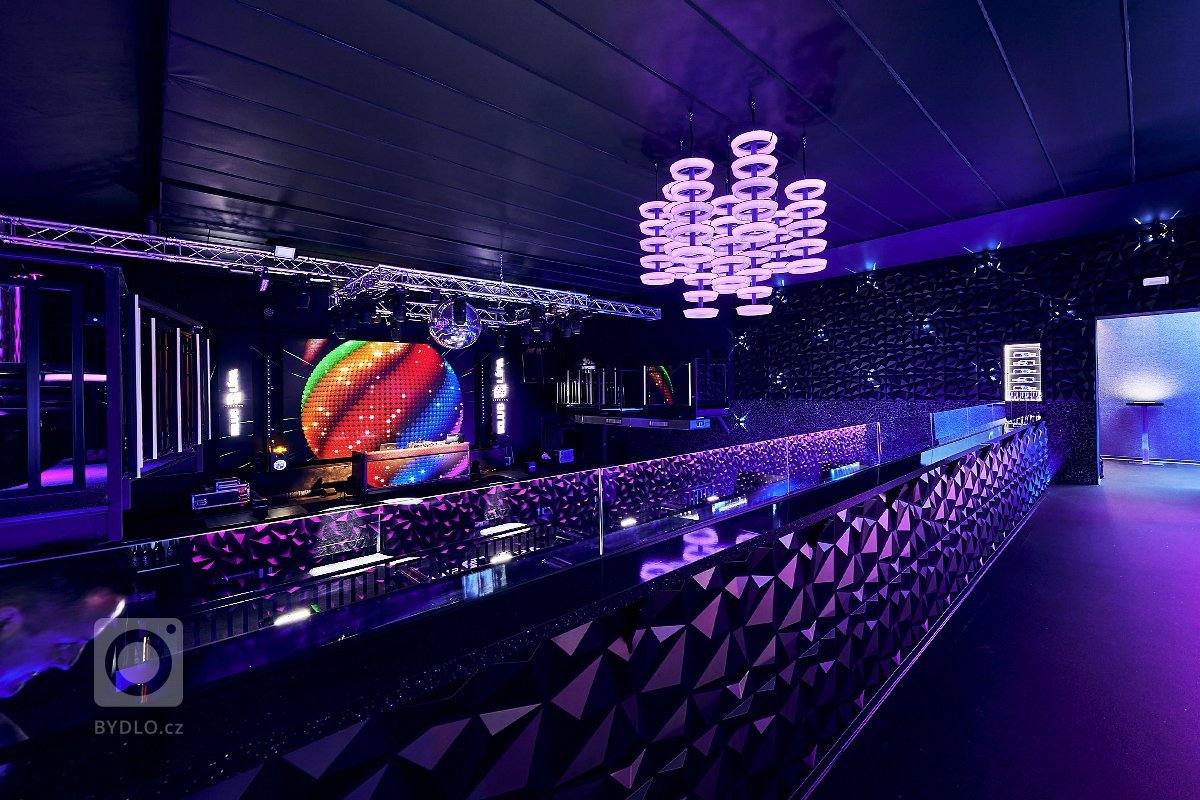 Koncept multižánrového prostoru, který jste doposud v&nbsp;Liberci nikde neviděli. Jedná se o&nbsp;Klub Lípa, který vznikl v&nbsp;prostorách bývalého kina.…