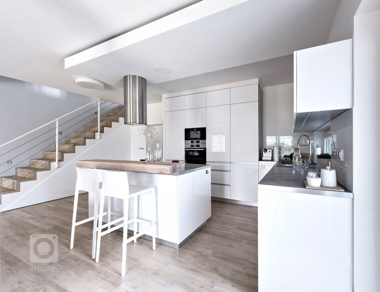 add picture to album