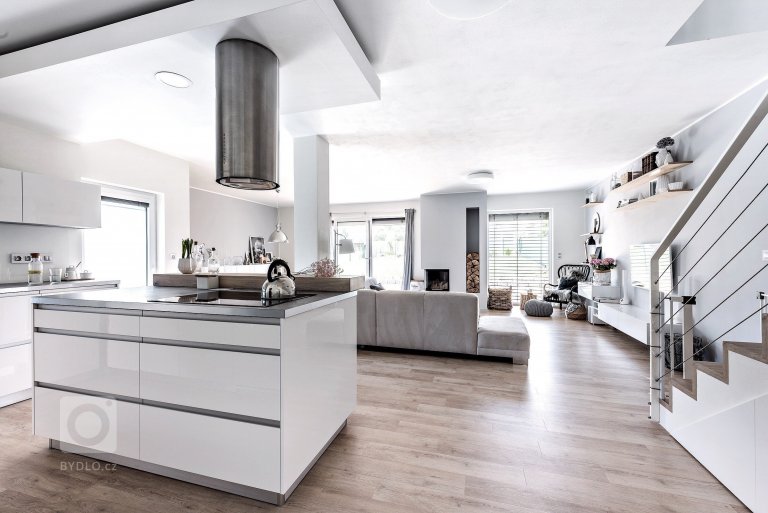 add picture to album