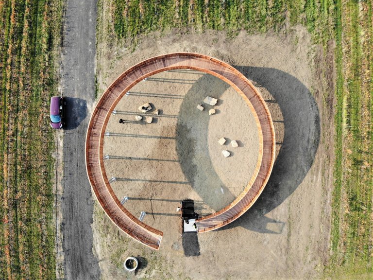 Fotografie z dronu, Kobylí, jižní Morava, vinice, rozhledna 