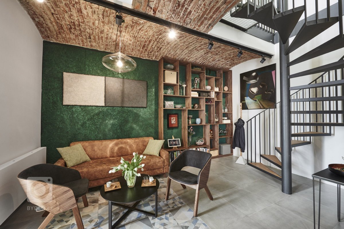 Moderní interiér ve zrekonstruovaném ateliéru v Praze - dlažba a obklady od Keramiky Soukup