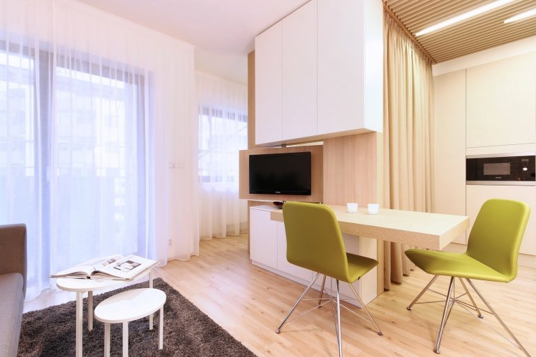 Zejména u malometrážních bytů jsou díky vysokým pořizovacím cenám stále žádanější chytrá řešení. My jsme jedno takové zvládli!&nbsp;

Byt na ulici Kigginsova…