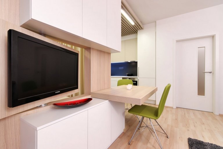 Zejména u malometrážních bytů jsou díky vysokým pořizovacím cenám stále žádanější chytrá řešení. My jsme jedno takové zvládli!&nbsp;

Byt na ulici Kigginsova…