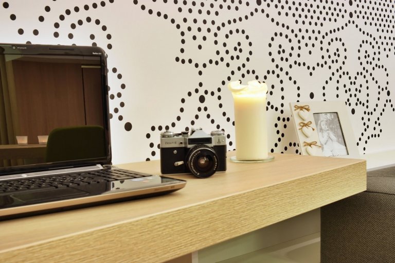 Zejména u malometrážních bytů jsou díky vysokým pořizovacím cenám stále žádanější chytrá řešení. My jsme jedno takové zvládli!&nbsp;

Byt na ulici Kigginsova…