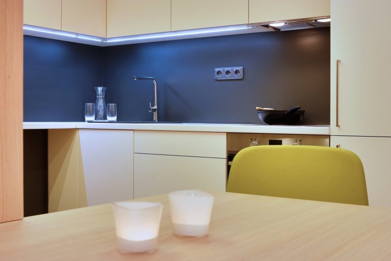 Zejména u malometrážních bytů jsou díky vysokým pořizovacím cenám stále žádanější chytrá řešení. My jsme jedno takové zvládli!&nbsp;

Byt na ulici Kigginsova…