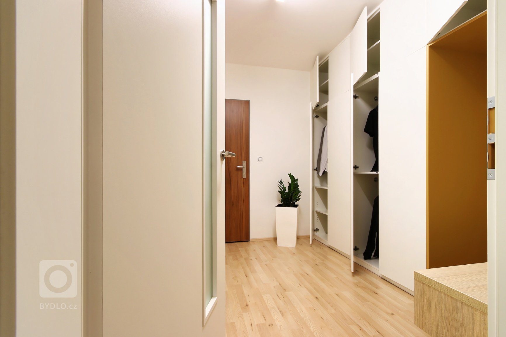 Zejména u malometrážních bytů jsou díky vysokým pořizovacím cenám stále žádanější chytrá řešení. My jsme jedno takové zvládli!&nbsp;

Byt na ulici Kigginsova…