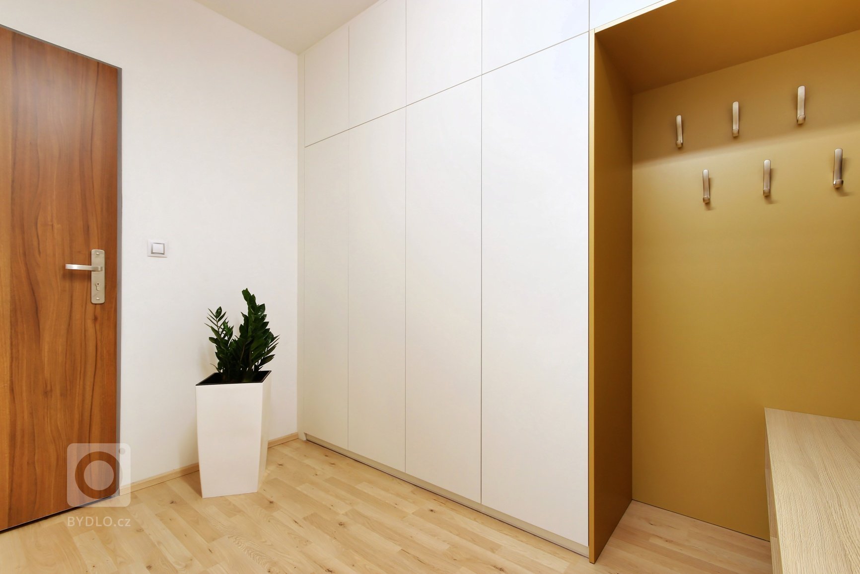 Zejména u malometrážních bytů jsou díky vysokým pořizovacím cenám stále žádanější chytrá řešení. My jsme jedno takové zvládli!&nbsp;

Byt na ulici Kigginsova…