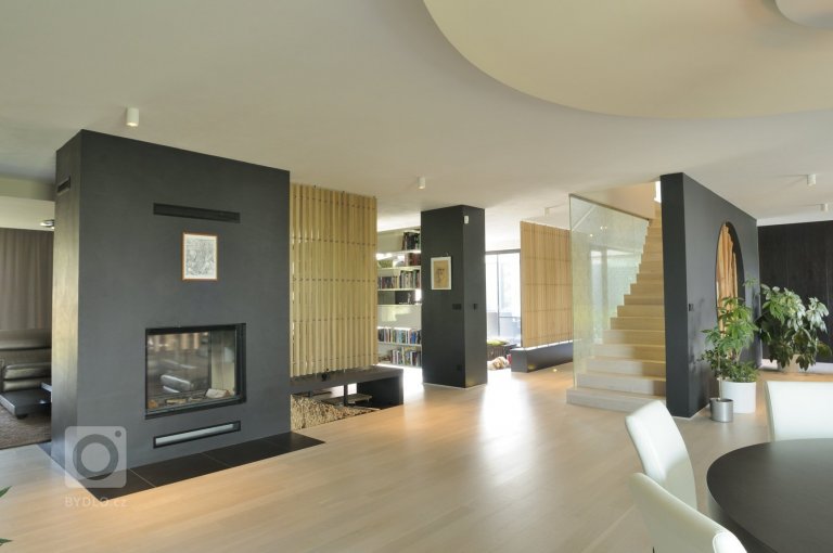 add picture to album