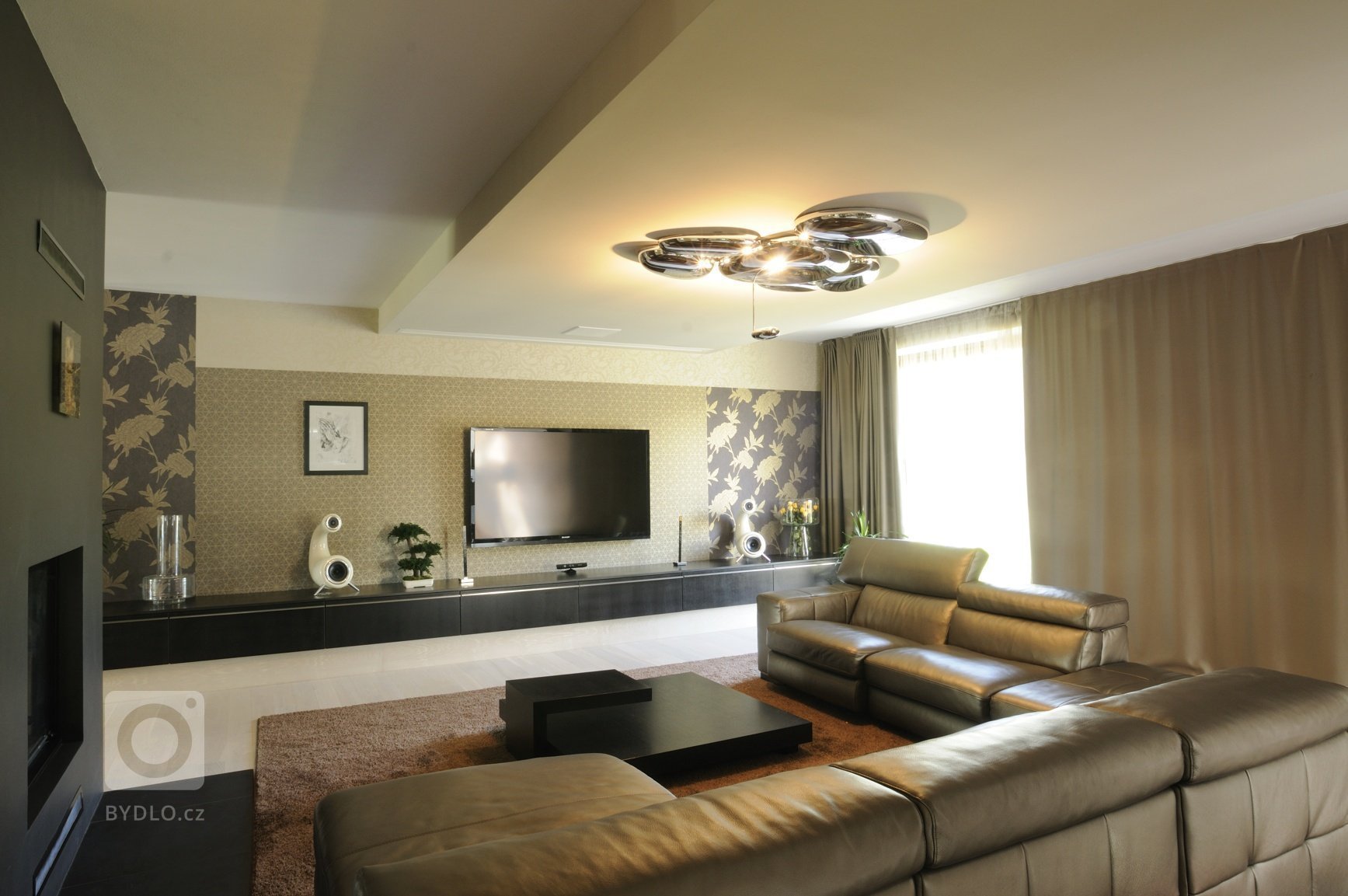 Výjimečná realizace ve výjimečném domě zahrnula výrobu nábytku na míru i praktické stavební úpravy. Podstata novostavby domu, stojícího nedaleko lesa v&nbsp…