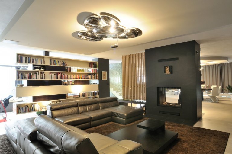 Výjimečná realizace ve výjimečném domě zahrnula výrobu nábytku na míru i praktické stavební úpravy. Podstata novostavby domu, stojícího nedaleko lesa v&nbsp…