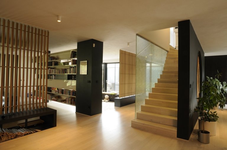 Výjimečná realizace ve výjimečném domě zahrnula výrobu nábytku na míru i praktické stavební úpravy. Podstata novostavby domu, stojícího nedaleko lesa v&nbsp…