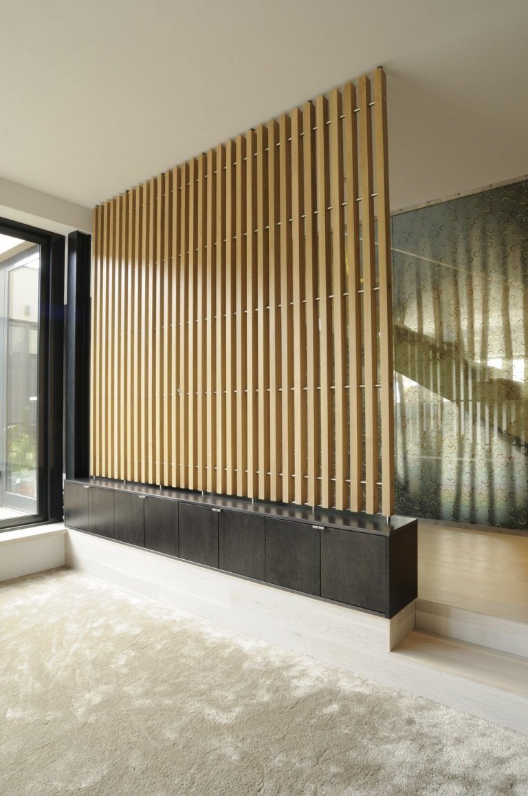 Výjimečná realizace ve výjimečném domě zahrnula výrobu nábytku na míru i praktické stavební úpravy. Podstata novostavby domu, stojícího nedaleko lesa v&nbsp…