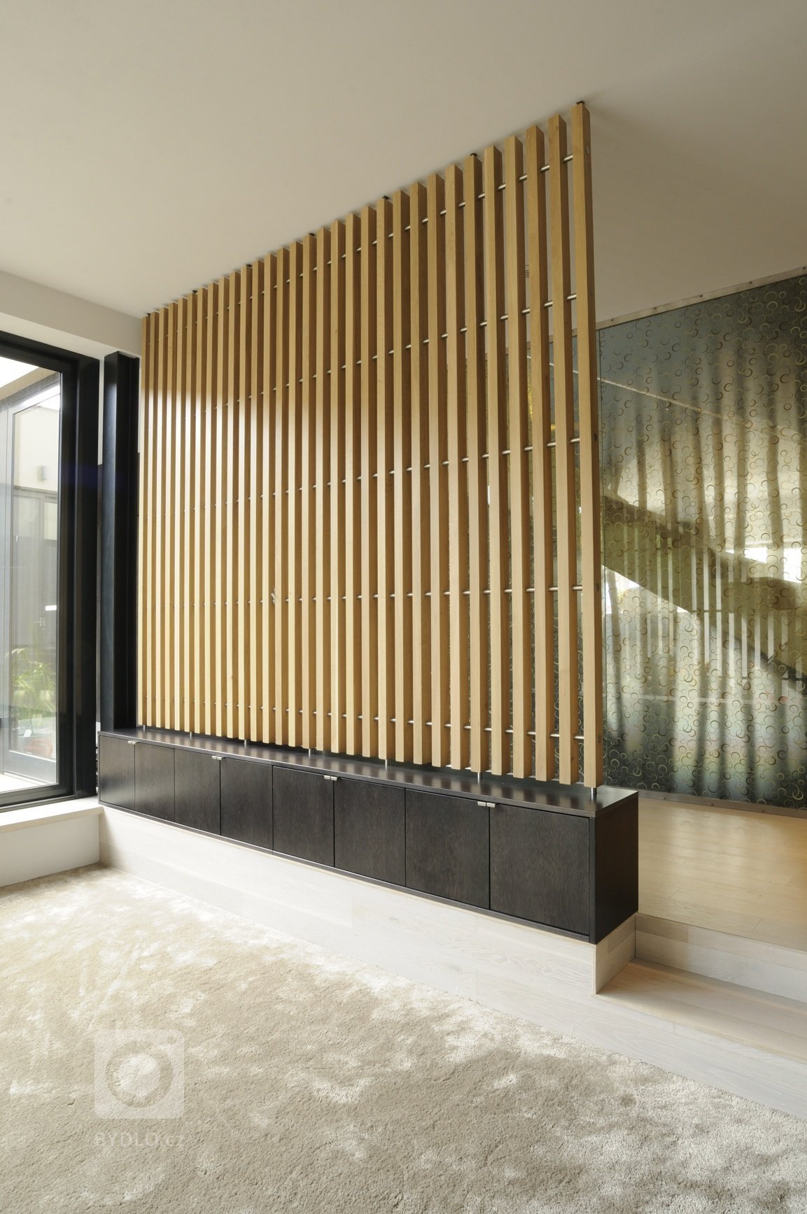 Výjimečná realizace ve výjimečném domě zahrnula výrobu nábytku na míru i praktické stavební úpravy. Podstata novostavby domu, stojícího nedaleko lesa v&nbsp…