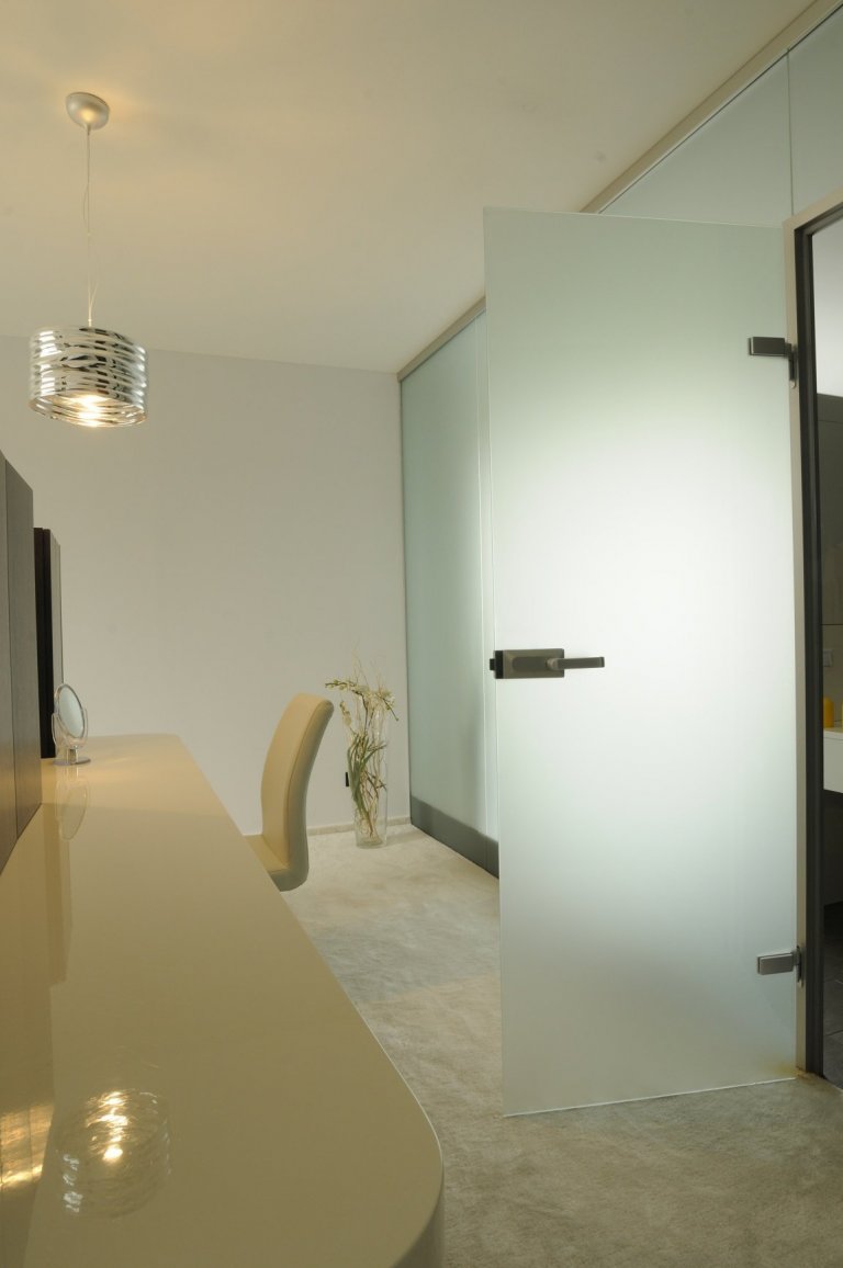 Výjimečná realizace ve výjimečném domě zahrnula výrobu nábytku na míru i praktické stavební úpravy. Podstata novostavby domu, stojícího nedaleko lesa v&nbsp…