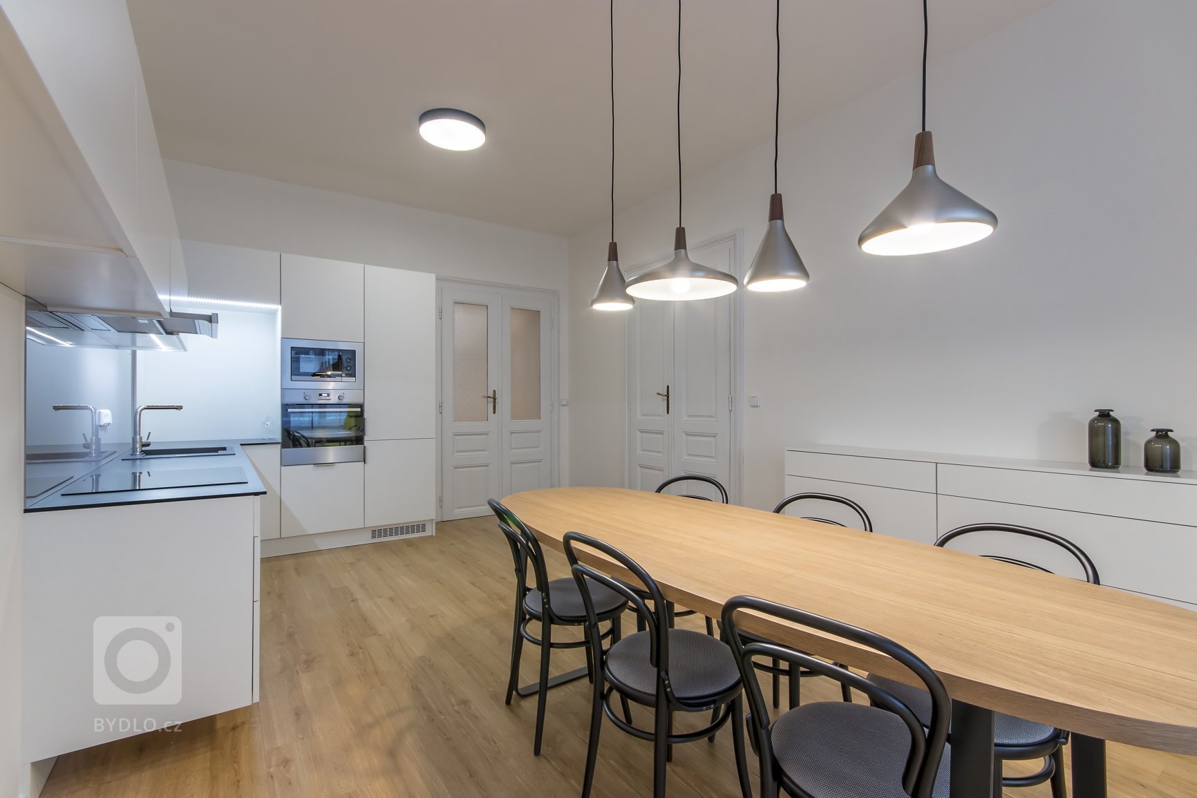 Dispozice : 4 kk &nbsp;Užitná plocha : 100 m &nbsp;Realizace : 2015

Majitel bytu v&nbsp;centru Brna ho pořídil za účelem zajištění dočasného bydlení pro…