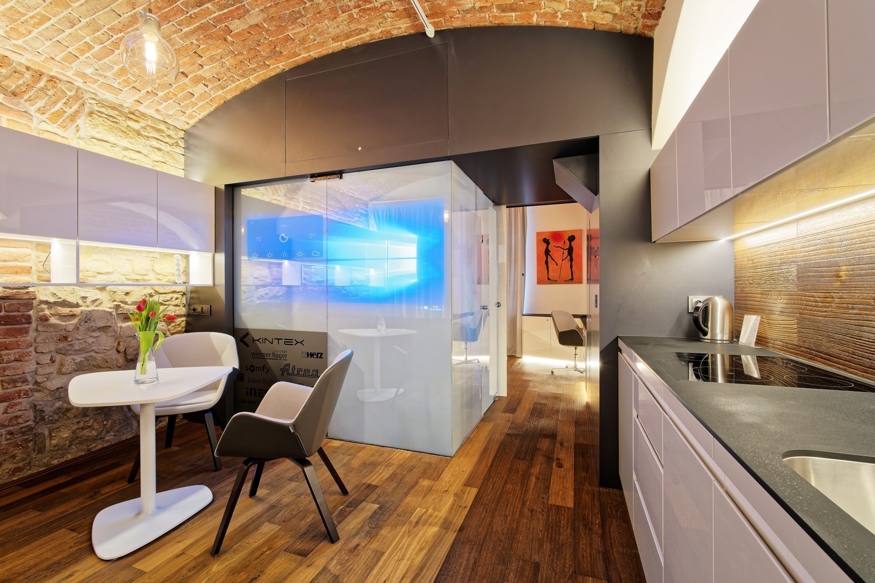 Jsme spolutvůrci jedinečného projektu Ing. Arch. Adama Rujbra, který se nazývá Living Showroom. Jednalo se o realizaci interiéru atypického nevyužívaného…